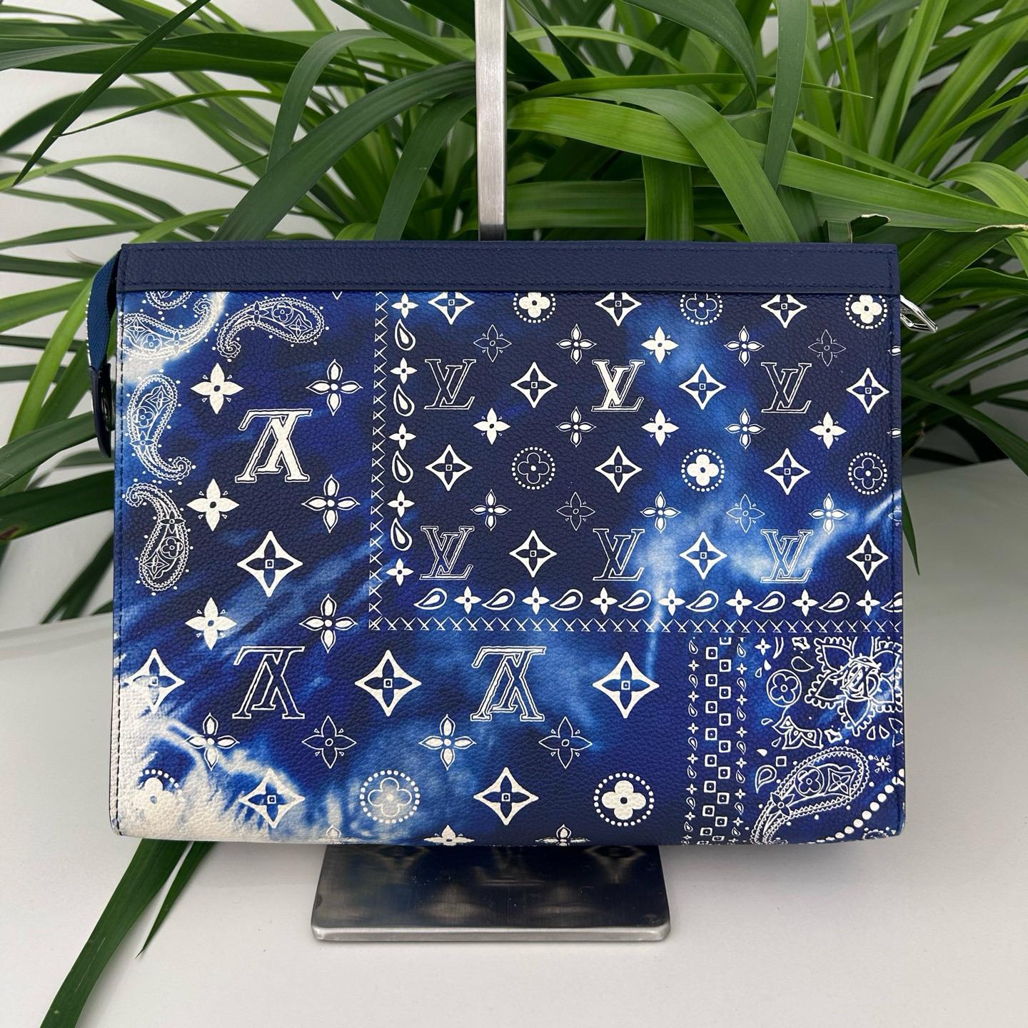 [Pre-Owned] Pochette Voyage Cool Monogram Pattern Leather Toiletry Bag Clutch Regular - Excellent #112RWZI ONE SIZE