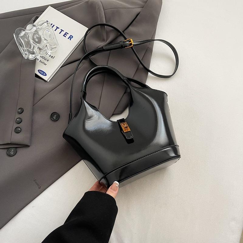 

New product hot sale niche retro portable bucket bag women s casual versatile commuter premium messenger bag 27*11*21