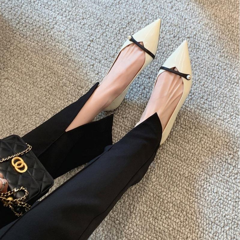 

Shoes gentle wind pearl belt pointed head color matching light mouth flat bottom commuting single shoes women 40