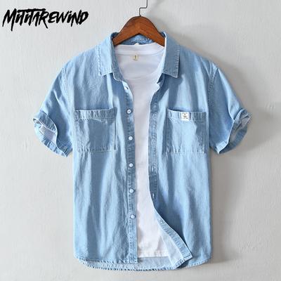 Sommer Klassisk Denim Kortarmsskjorte for Menn Ungdom Daglig Casual Ren Bomull Nedslått Krage Blå Jeansskjorte med Doble Lommer