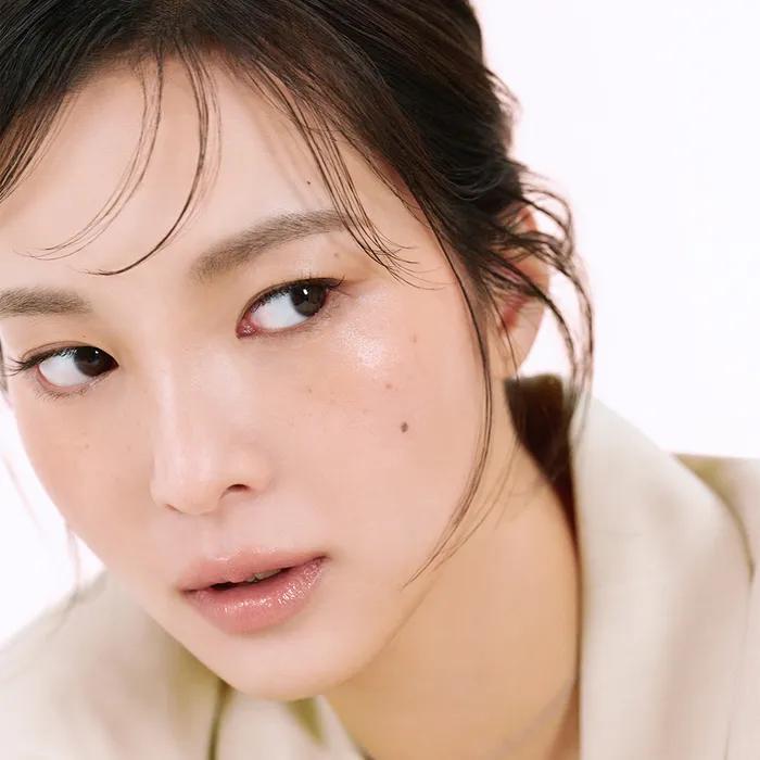 

Плюшевый бальзам для губ и щек 05 Флэт Уайт