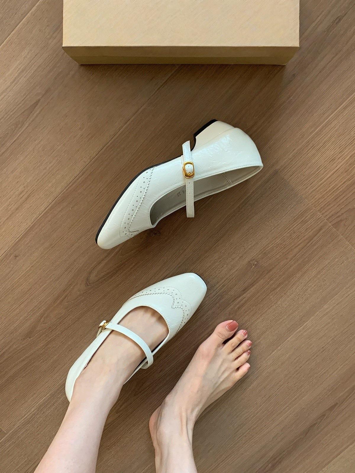 

First encounter niche one-word buckle belt thick heel single shoes 2025 new red Mary Jane leather shoes 39 брудно-білий