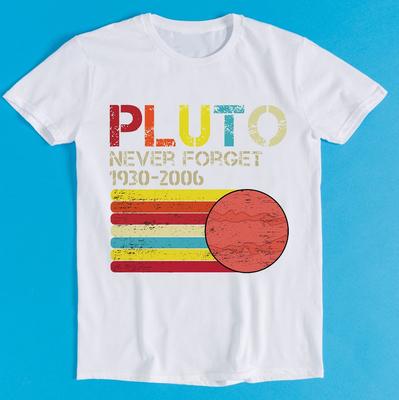 Pluto Never Forget 1930 2006 Science Space Planet Meme Gift Funny Tee Style Gamer Cult Movie Music T-Shirt K774