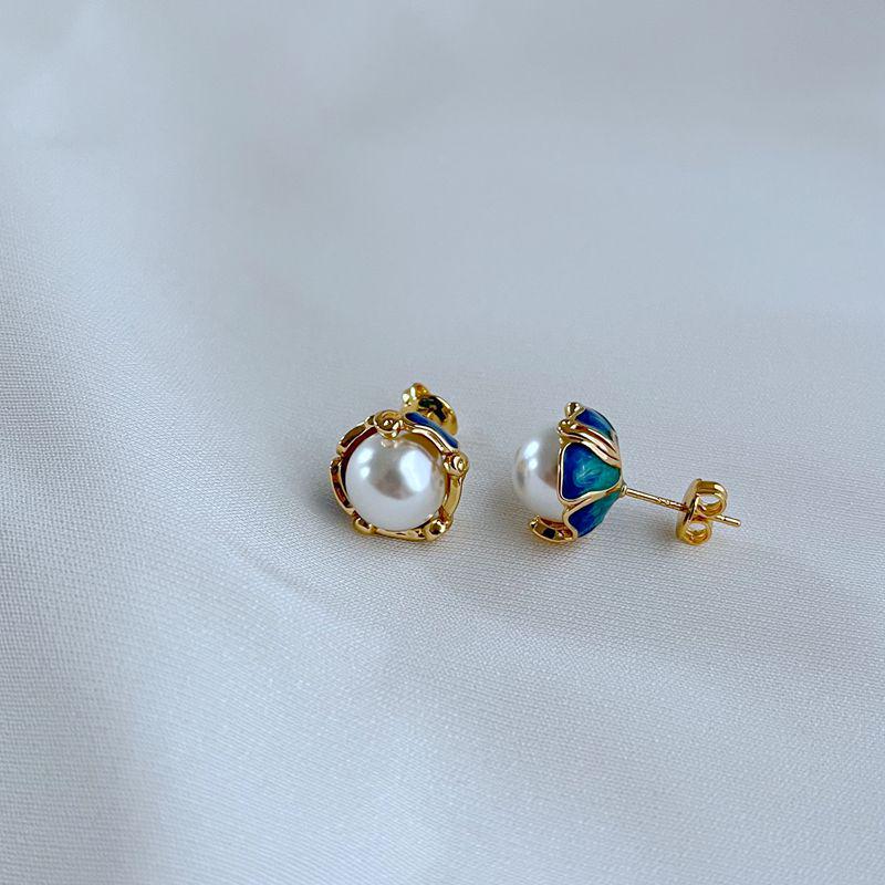 

Elegant Enamel Pearl Flower Stud Earrings синий