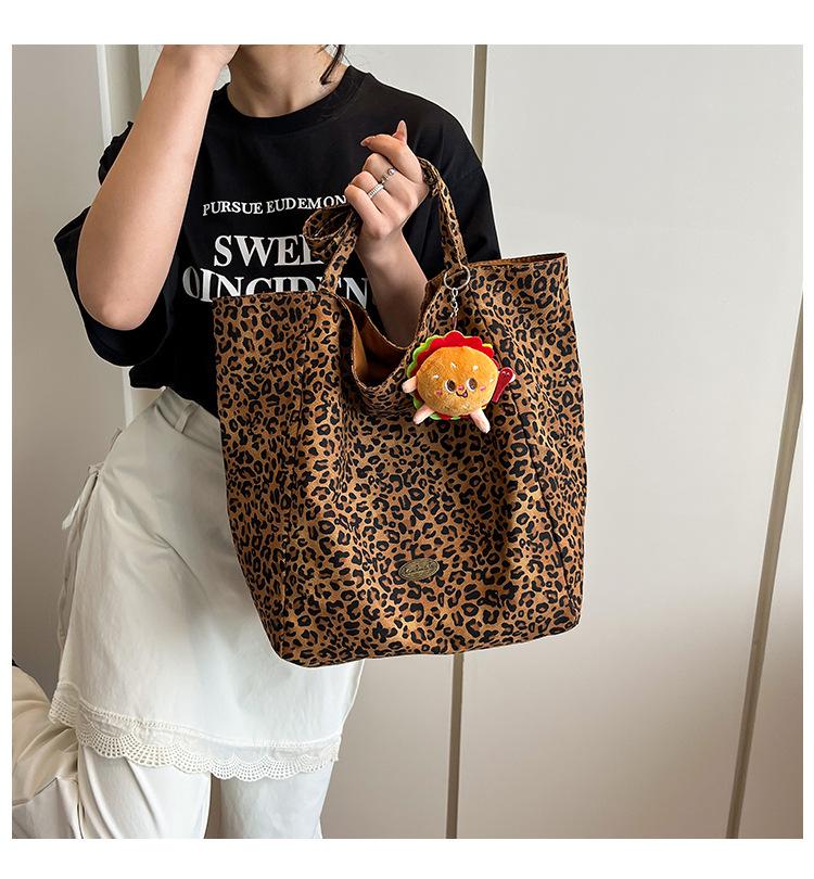 Leopardenmuster Canvas Tragetasche - 2025 Frühjahr/Sommer Mode, Großes Fassungsvermögen, Lässige Pendler-Schultertasche für Damen