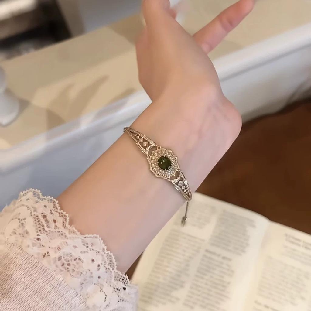 Vintage Niche Light Luxury Hollow Out Bracelet