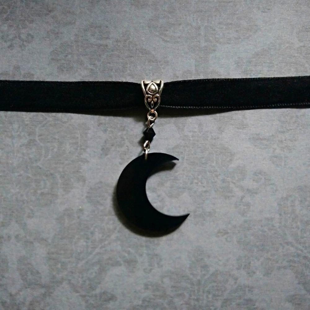 Temperament Gothic Black Crescent Moon Pendant Velvet Collar Necklace for Women Halloween Party Witchcraft Jewelry Accessories