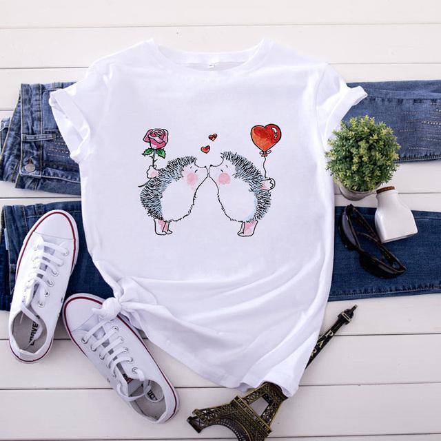 Cute Hedgehog Red Heart Balloon Print T Shirt Women Cartoon Animal Love Graphic Short Sleeve Valentine Casual Aesthetic Tee