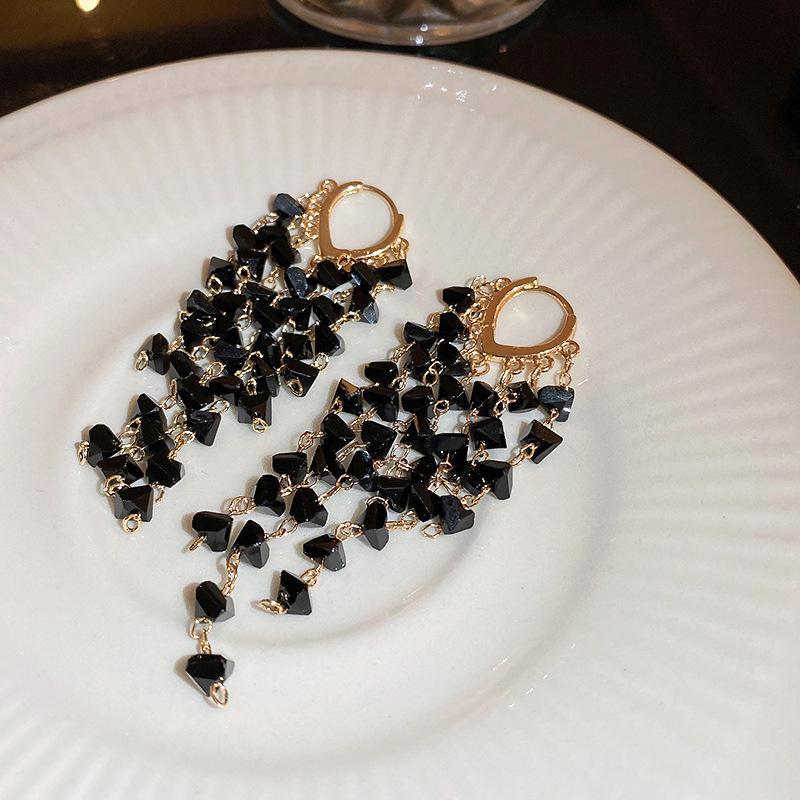 Kolczyki kwiaty wielowarstwowe czarne na srebrnych sztyftach - Eleganckie, wysokiej klasy kolczyki sztyfty o wszechstronnym designie.