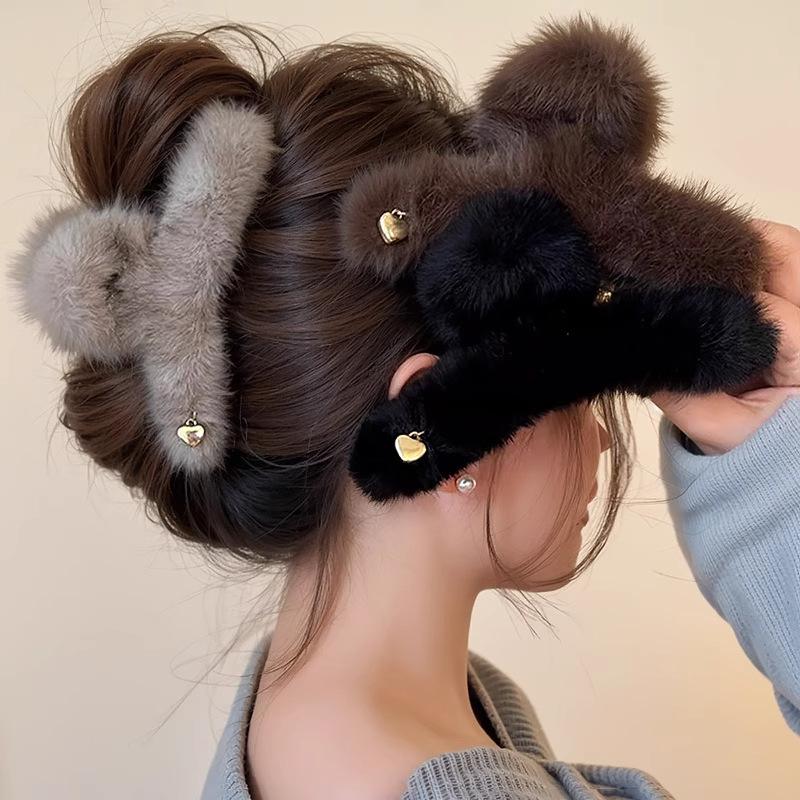 Large Plush Hair Claw Autumn/Winter 2026 New Women's Hair Accessories High-End Feel Shark Claw Hairpin Fashionable Hair Accessor