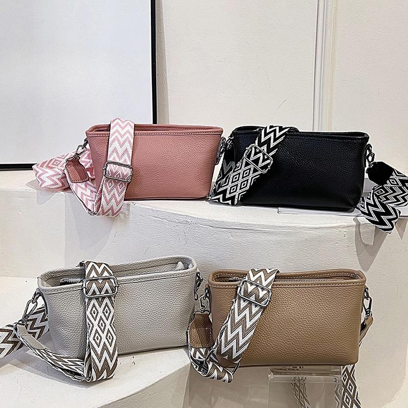 Genuine Leather Niche Design Wide Shoulder Strap Small Bag, High-end, Versatile, Fashionable and Textured Small Square Bag