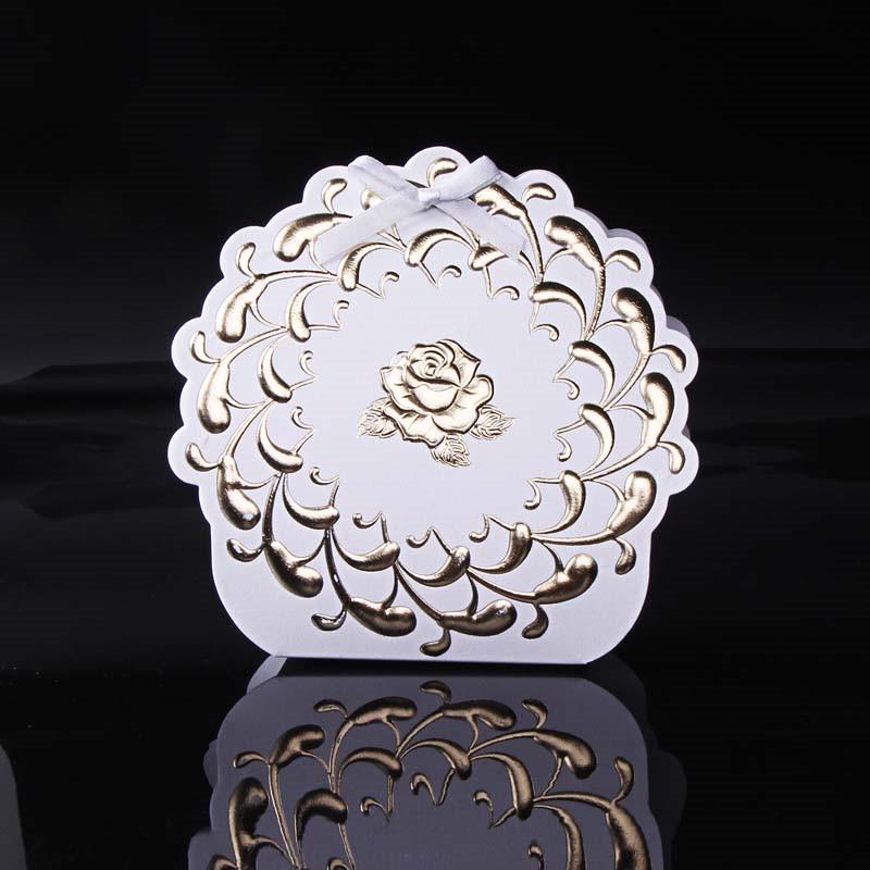 

25Pcs Flower Wedding Favors Box Kraft Candy Box Gift Box Chocolate box Wedding Decoration Supplies 25 Pieces білий