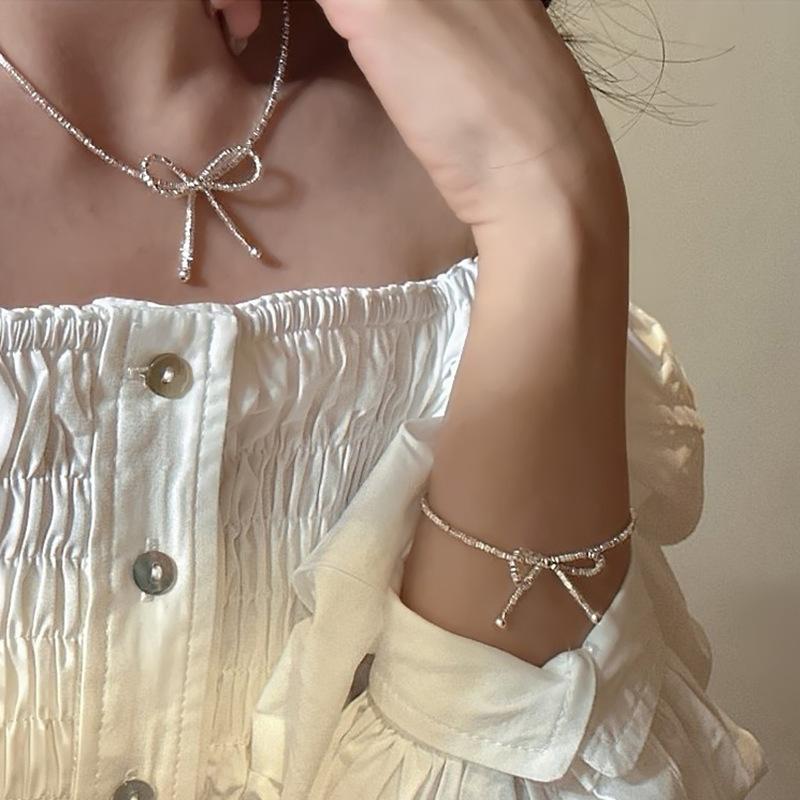 Super Fee Fijn Flits Zilveren Strik Ketting Dames Licht Luxe Elegant Lief Temperament Mode Veelzijdig Nekketting Sleutelbeenketting