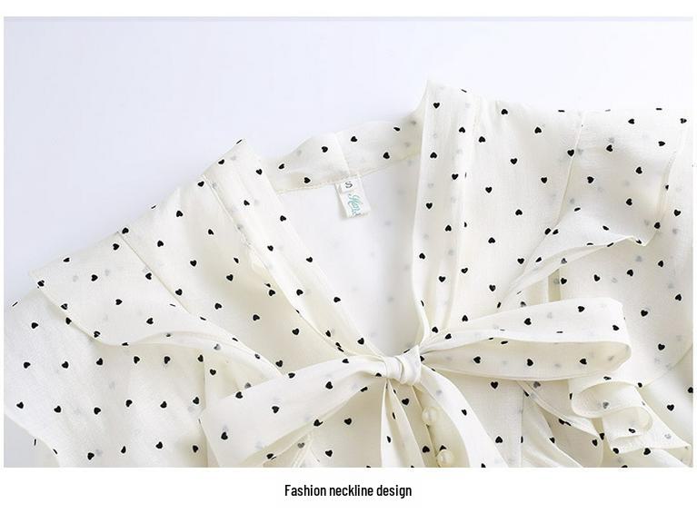 Hemd mit Rüschenherzspitze im französischen Stil und langen Ärmeln mit Perlenknöpfen