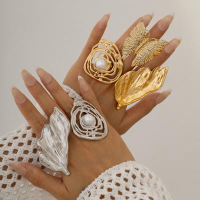 Irregularly Wound Imitation Pearl Opening Ring, Niche Butterfly Leaf Alloy Wind Ring Female