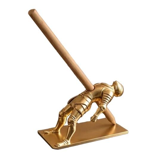 

Assassin Pen Holder 3D Printed Creative Desk Organizer with Arrow Design Funny Novelty Pen Stand for Office School Unique Desktop Decor золотистий