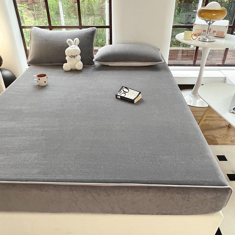 

Cross-border milk fleece mattress winter coral fleece flannel non-slip mattress cover three-piece mattress protective cover single piece a pair of pillowcases of the same style темно-зелений колір