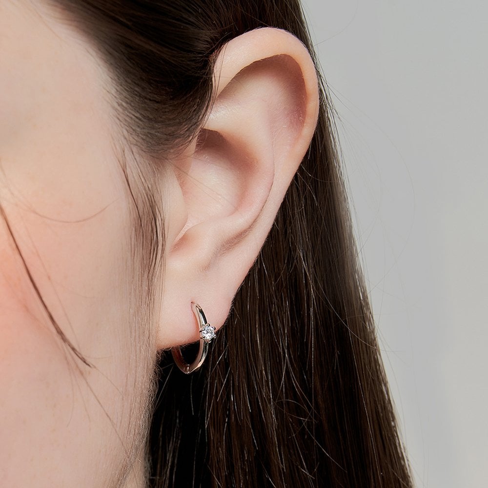 [Hei][Worn by Taeyeon, Nam Ji-hyun, Itzy Ryujin, and Jeon Hye-jin] Prong One-Touch Earring - White