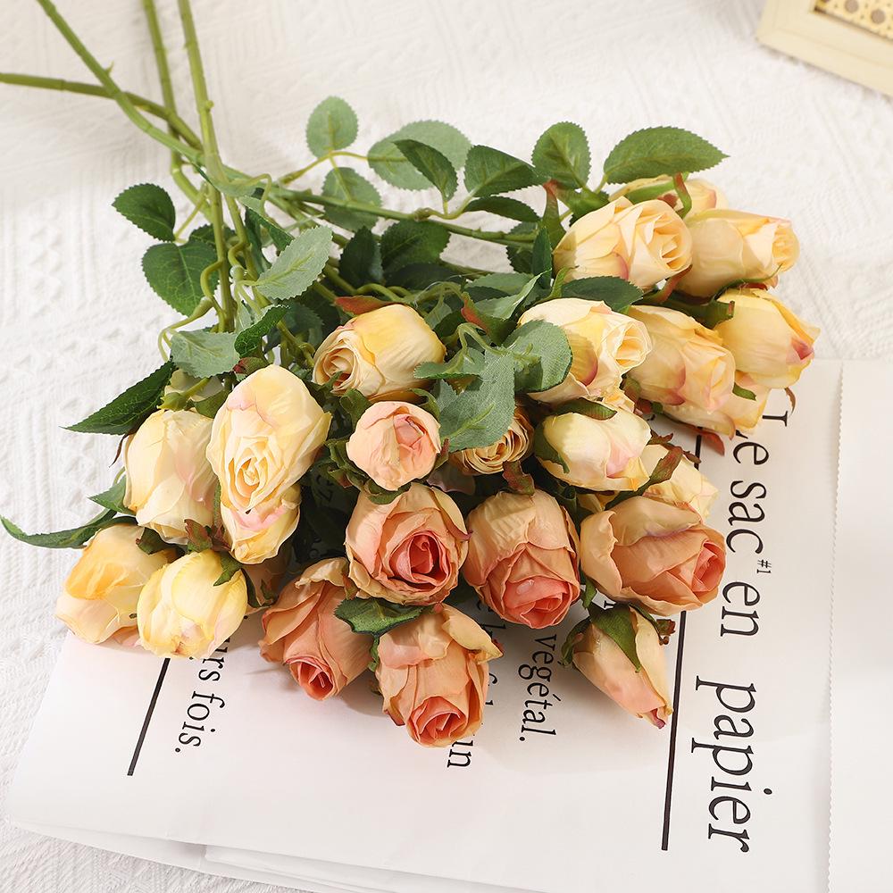 Vintage-Look getrocknete künstliche Blumenstrauß mit verbrannten Rändern und Rosen