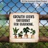 2D Flat, 1pc Vintage "Growth Looks Different for Everyone" Metal Wall Sign - Retro Aluminium Plaque with Development Quote, Outdoor Decoration