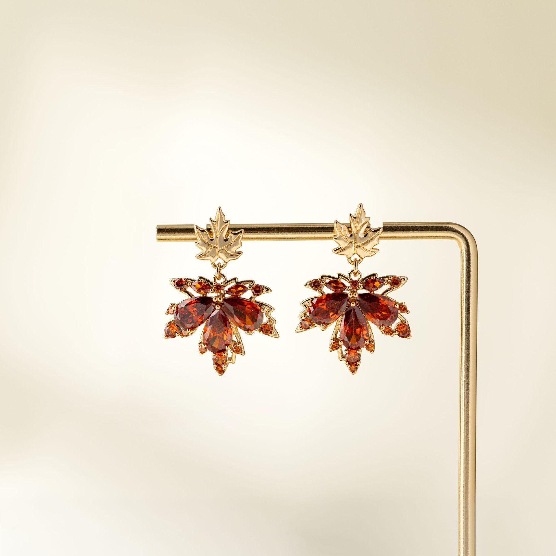 

Элегантные ретро-серьги в гонконгском стиле: Настоящая позолоченная медь с жемчугом, игла из серебра 925 пробы. Double Maple Leaf