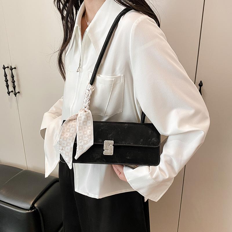 Gentle and fashionable silk scarf shoulder bag women's spring and summer new versatile ins underarm bag foreign small square bag women