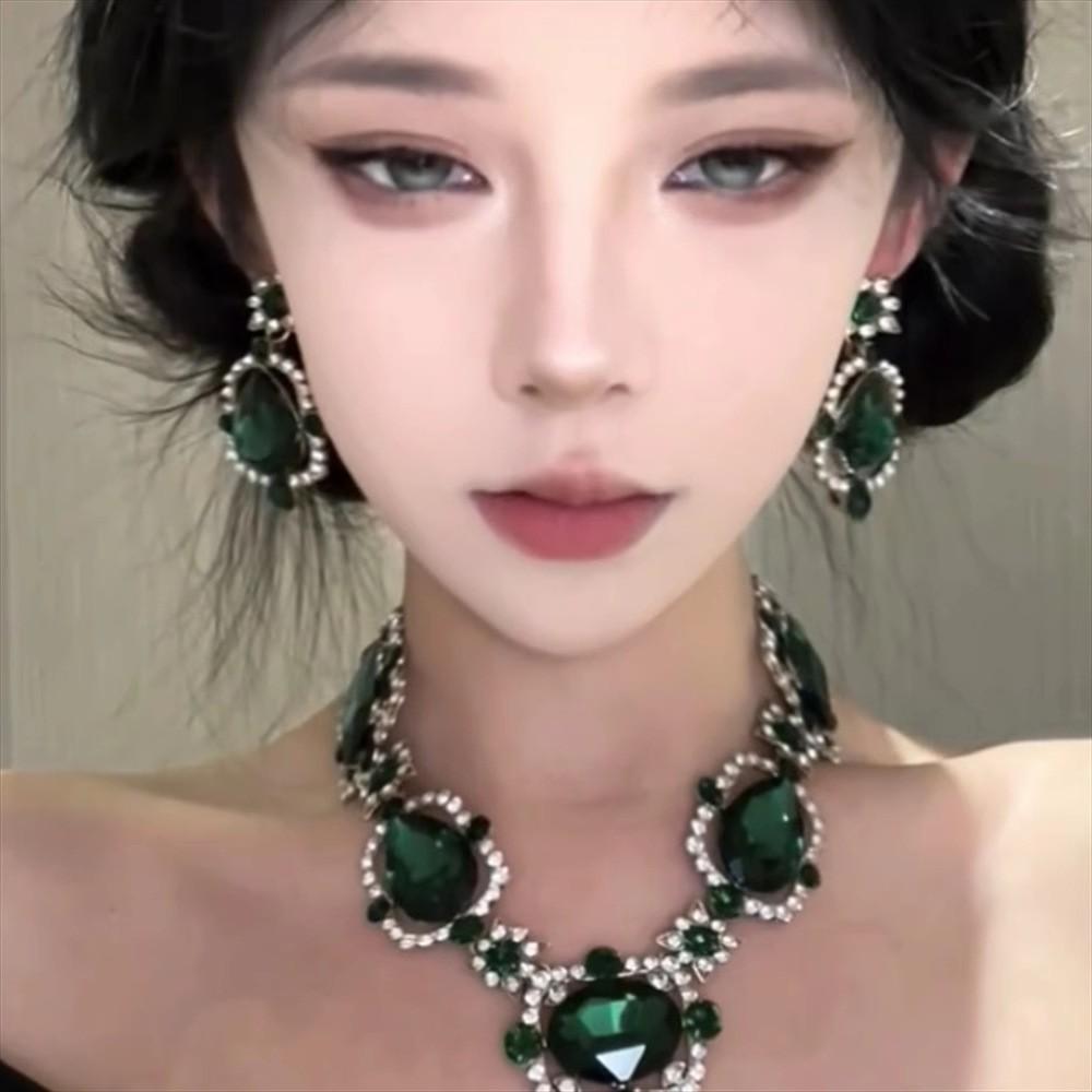 

Women s Oval Teardrop Earring & Necklace Set, Light Luxury Choker with Ruby Red Crystal for Retro Elegant Style