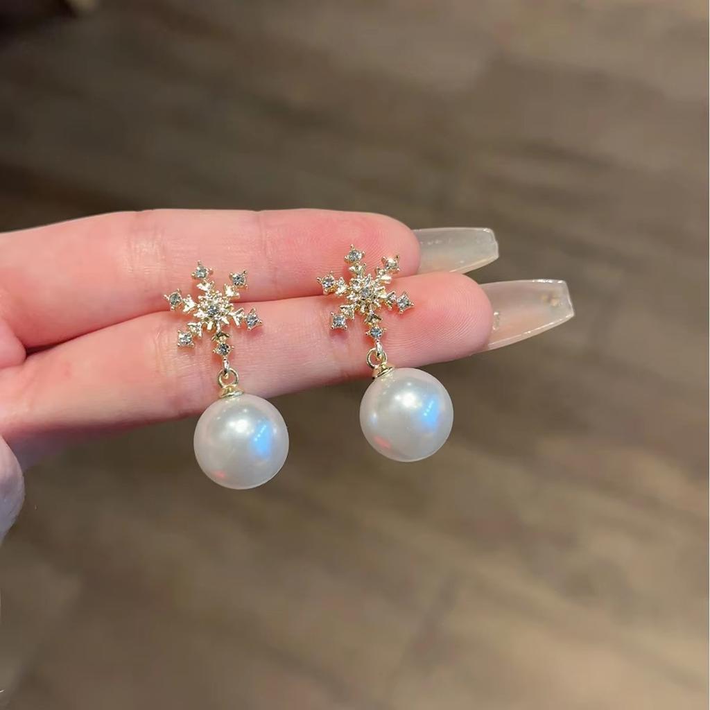 New Flower Hanging Earrings White Enamel Floral Acrylic Petals Crystal Imitation Pearl Dangle Earrings for Women brincos