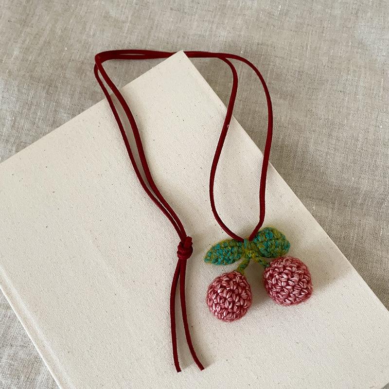 

Ручная работа вязаная шерстяная вишневая замшевая цепочка на шею женская нишевая милая изысканная модная цепочка на шею свитер цепочка