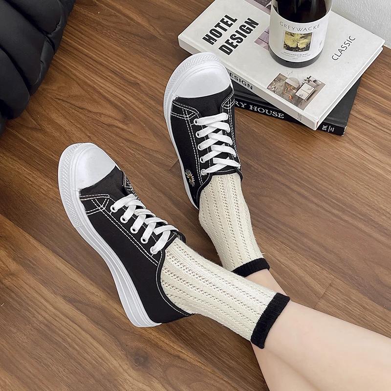 Fashion 2025Women's Casual Sports Shoes Autumn New Round Head Front Lacing Cloth Soft Sole Non-slip Low Top Single Shoes