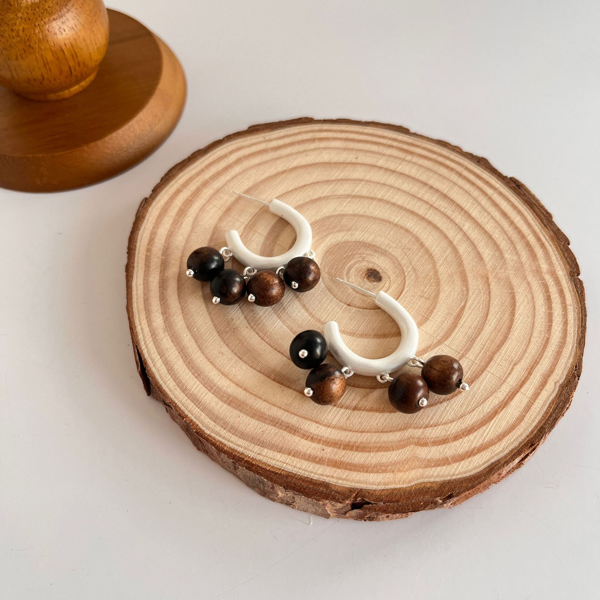 

HDE fruit cluster series wooden beads fruit stud earrings female acacia red beans black agate wooden beads fashion versatile retro jewelry