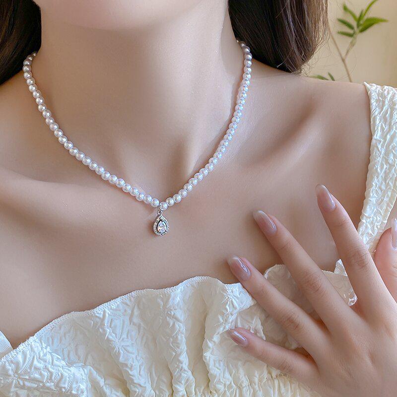 Retro Elegant Water Drop Zirconia Pearl Necklace – Chic High-End Choker Chain.