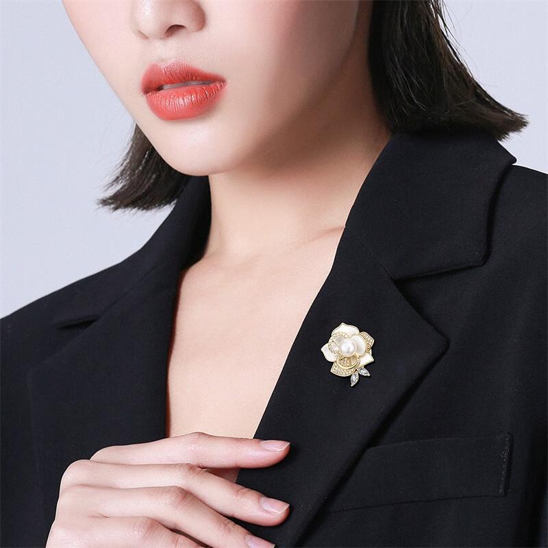 Qlady Camellia Brooch, Freshwater Pearl Corsage, Anti-Exposure Scarf Buckle