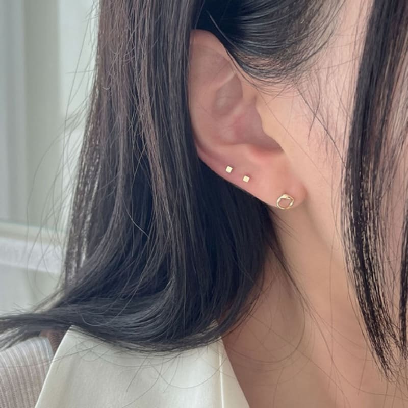 Youngglow 14k Twisted Ring Piercing