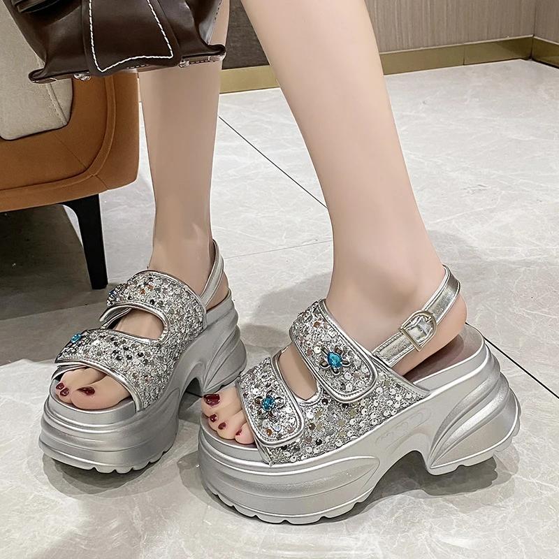 Divatos 8,5 CM Vastag Platform Csillogó Strasszkő Szandál Női Magassarkú Csúszásmentes Papucs Ék Tornacipő Női Strand Nyári Szandál