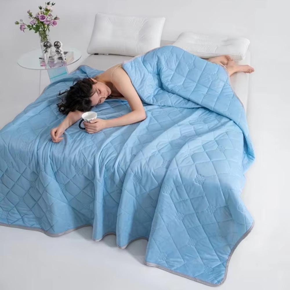 Quilted Summer Sleeping Quilt Lightweight Thin Quilt Duvet Air Conditioning Blanket  Dormitory