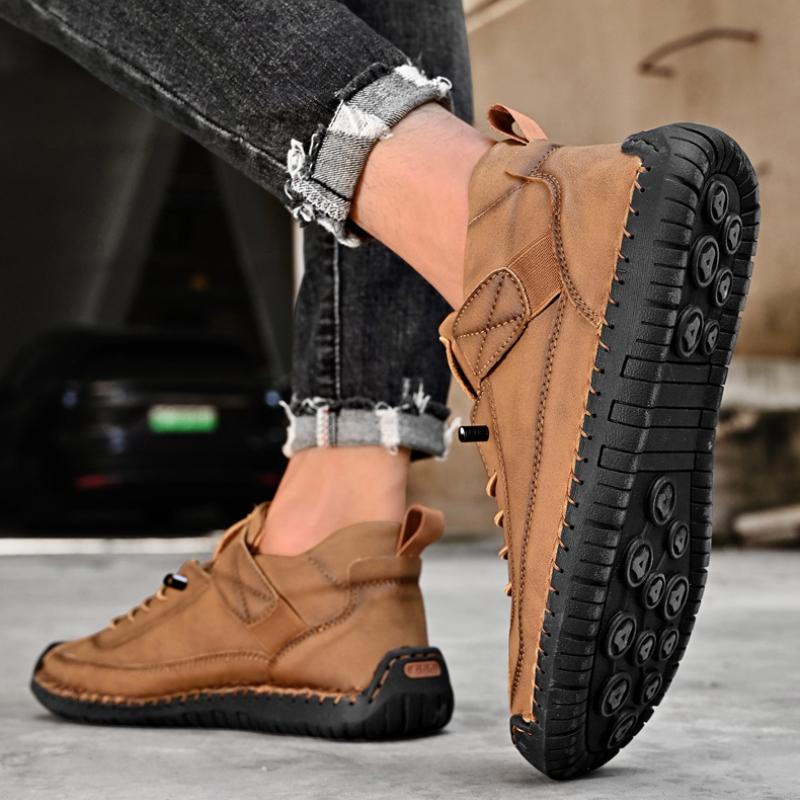 Men's Hand-stitched Leather Casual Shoes Outdoor Non-slip Light Hiking Sneakers Versatile Soft Sole Men's Casuals Plus Size 2026