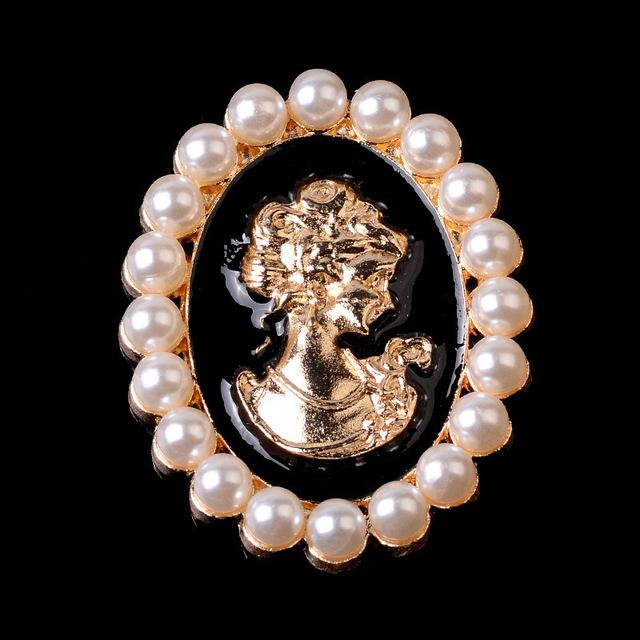 Sales Pearl Brooches For Women Oil Drop Queen Pin Brooch Lapel Pins Oval Shape Pearl Stylish Jewelry Brooches Voguish Noble Giveaway GiftsFashion Drop
