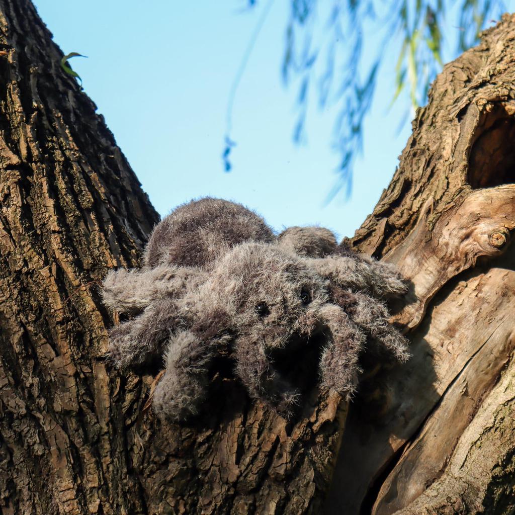 Apricot Lamb Devil Spider Plush Toy for Soft and Cute Stuffed Animal for Babies and 25cm Plush Devil Spider Children, Boys,