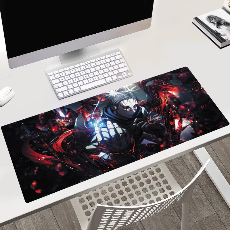 Tapis de bureau Jujutsu Kaisen 40x90x0.3CM avec les personnages Gojo, Yuji et Megumi.