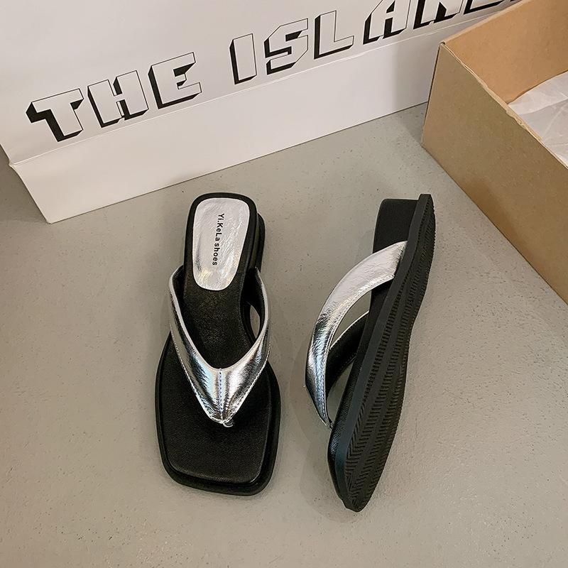 

3603 шлепанцы тапочки женская уличная обувь 2025 лето приморские серебристые сандалии пляжная обувь нишевые крутые шлепанцы 40 серебряный