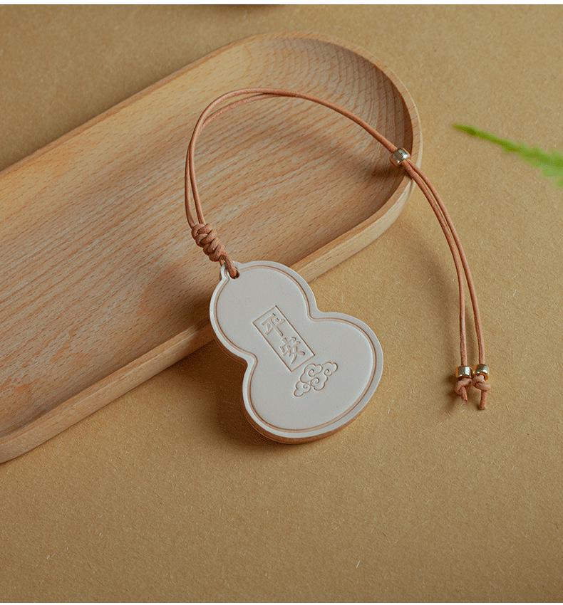 Ping An Gourd Cowhide Car Pendant - Creative and Exquisite Gift Decoration