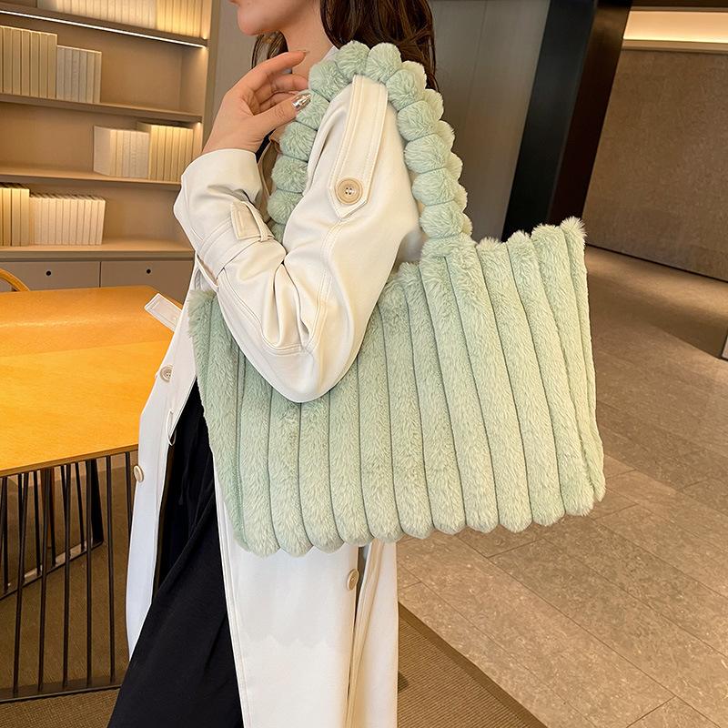 

Плюшевая сумка женская 2025 осень и зима новая модная простая сумка через плечо портативная большой вместимости сумка-тоут Мао Мао 36*12*28 зелёный
