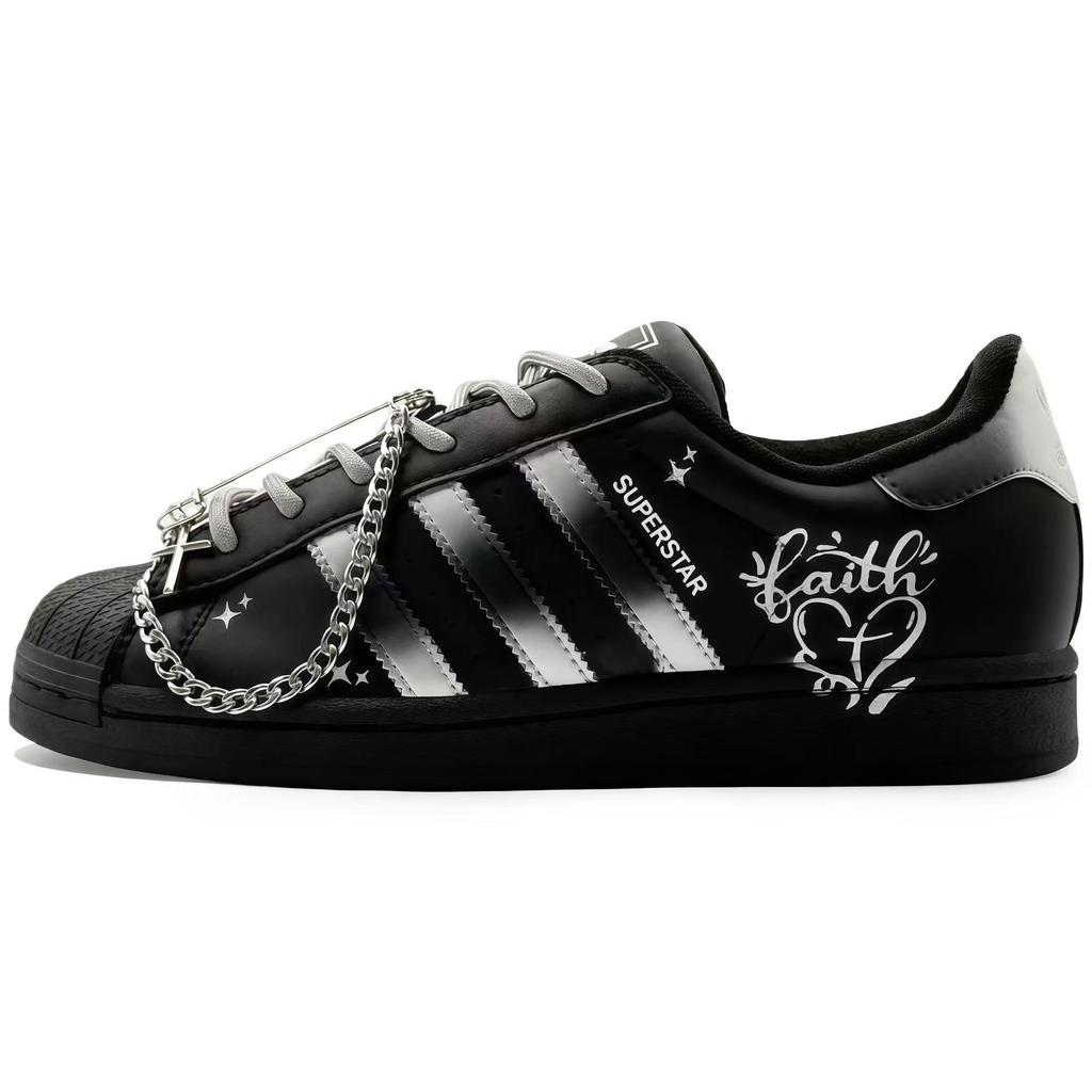 adidas Originals Superstar 2 Zapatos de Skate de Cuero Caña Baja Unisex Negro Plata JI0079(Equipo1284-S)