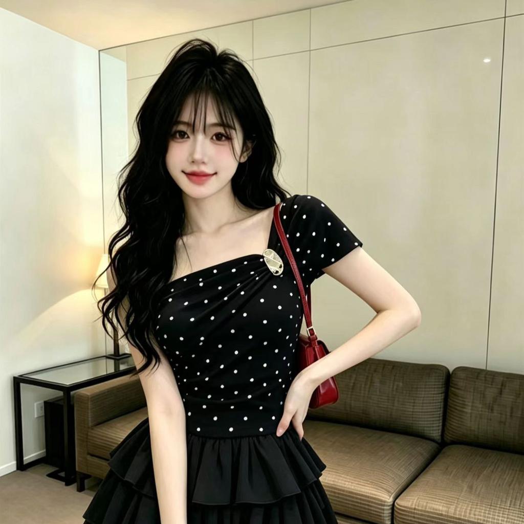 With chest pad irregular polka dot slanted shoulder sling vest women's summer new pure desire wind word shoulder tube top