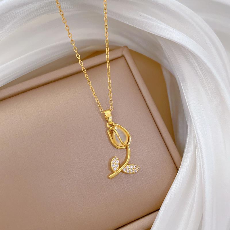 Cat'S Eye Tulip Fashion Light Luxury Temperament Gorgeous Personality Necklace Female Versatile Collarbone Chain Titanium Steel