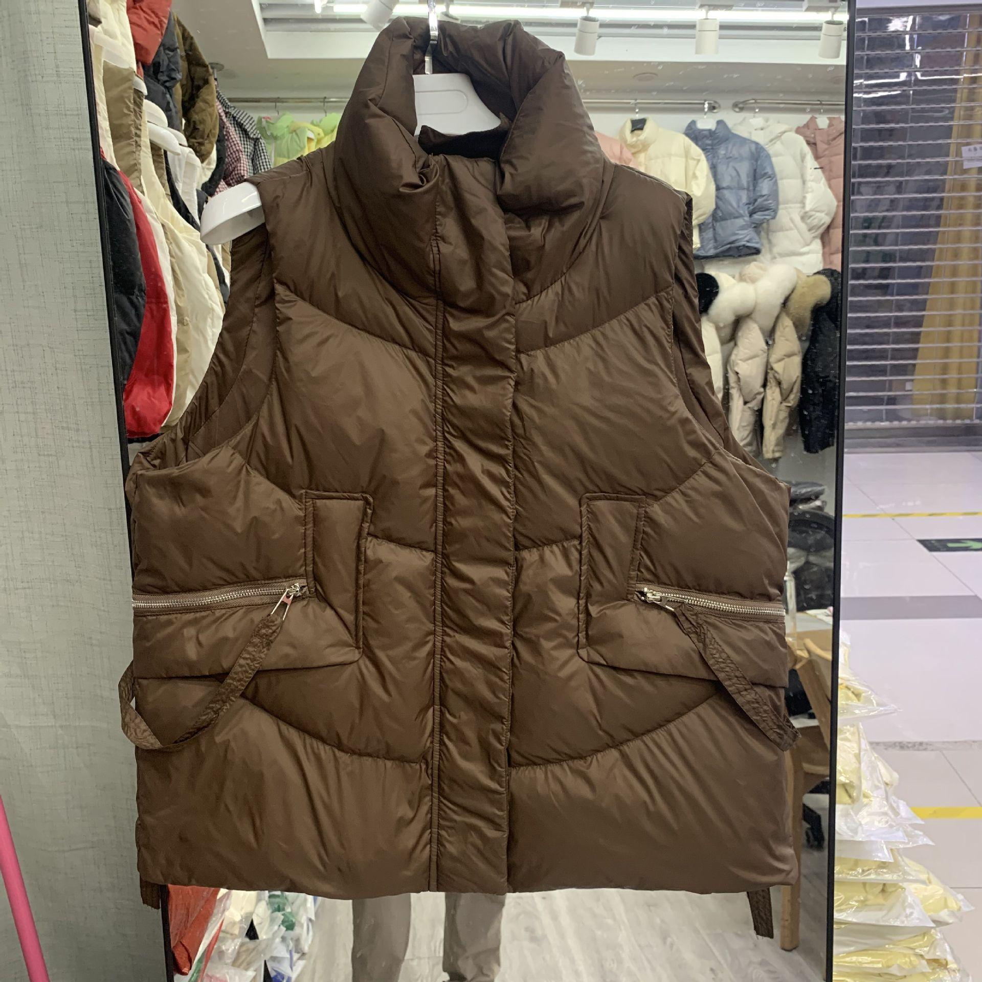 

Жіноча осінь-зима біла куртка на качиному пуху, пальто, жилет, м’який комір-стійка, кишеня на блискавці, потовщений вільний однотонний колір M кавовий