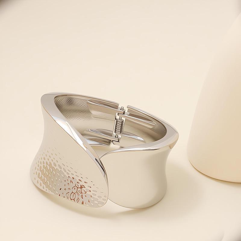 European & American Punk Style Open Bracelet - Versatile, Melancholic, High-End Luxury Design