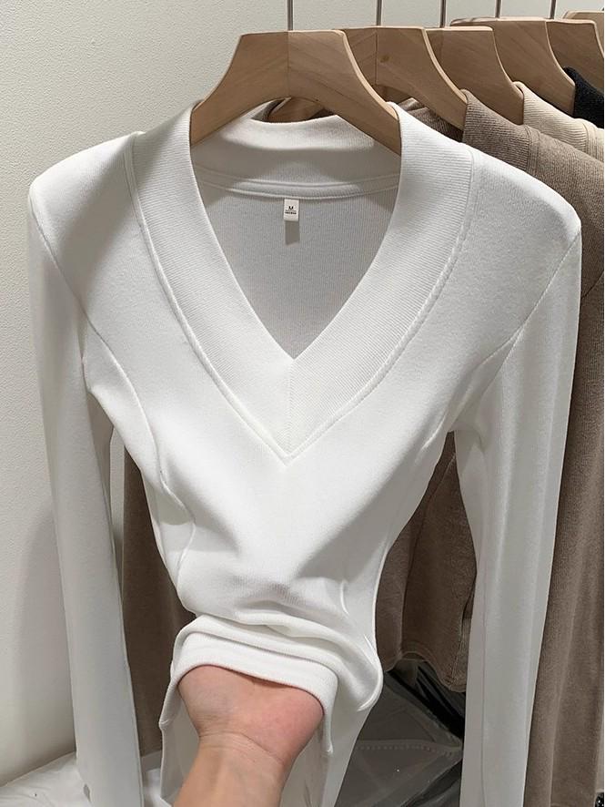 

Stylish V-neck Velvet Base Layer Top for Women - Slimming Inner Layer, Perfect for Spring/Autumn XXL (120-135 lbs)