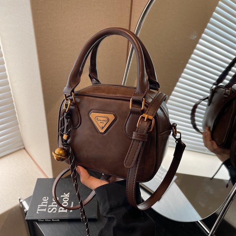 High-end Niche Bag Women's Autumn and Winter New Fashion Shoulder Messenger Bag Retro Portable Small Square Bag